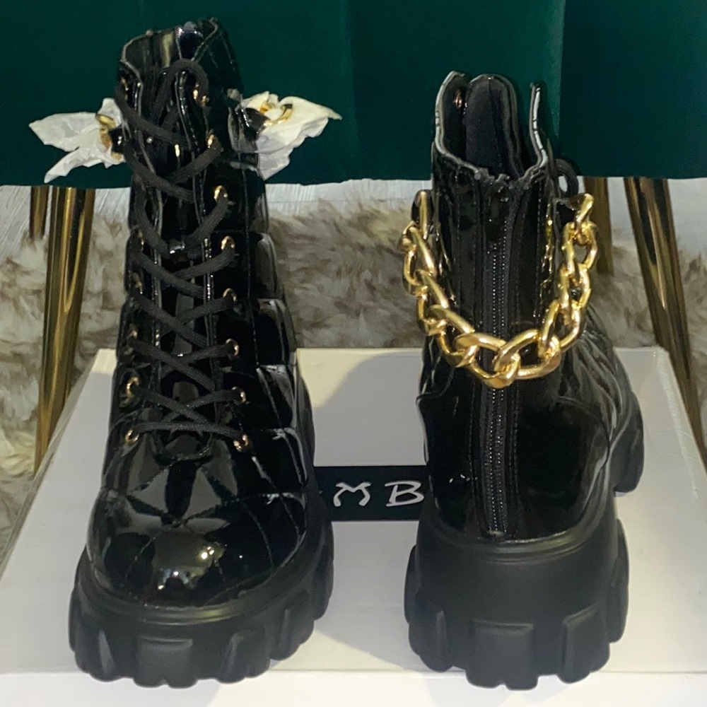 Shiny faux leather boots with gold chain size 8 brand bamboo